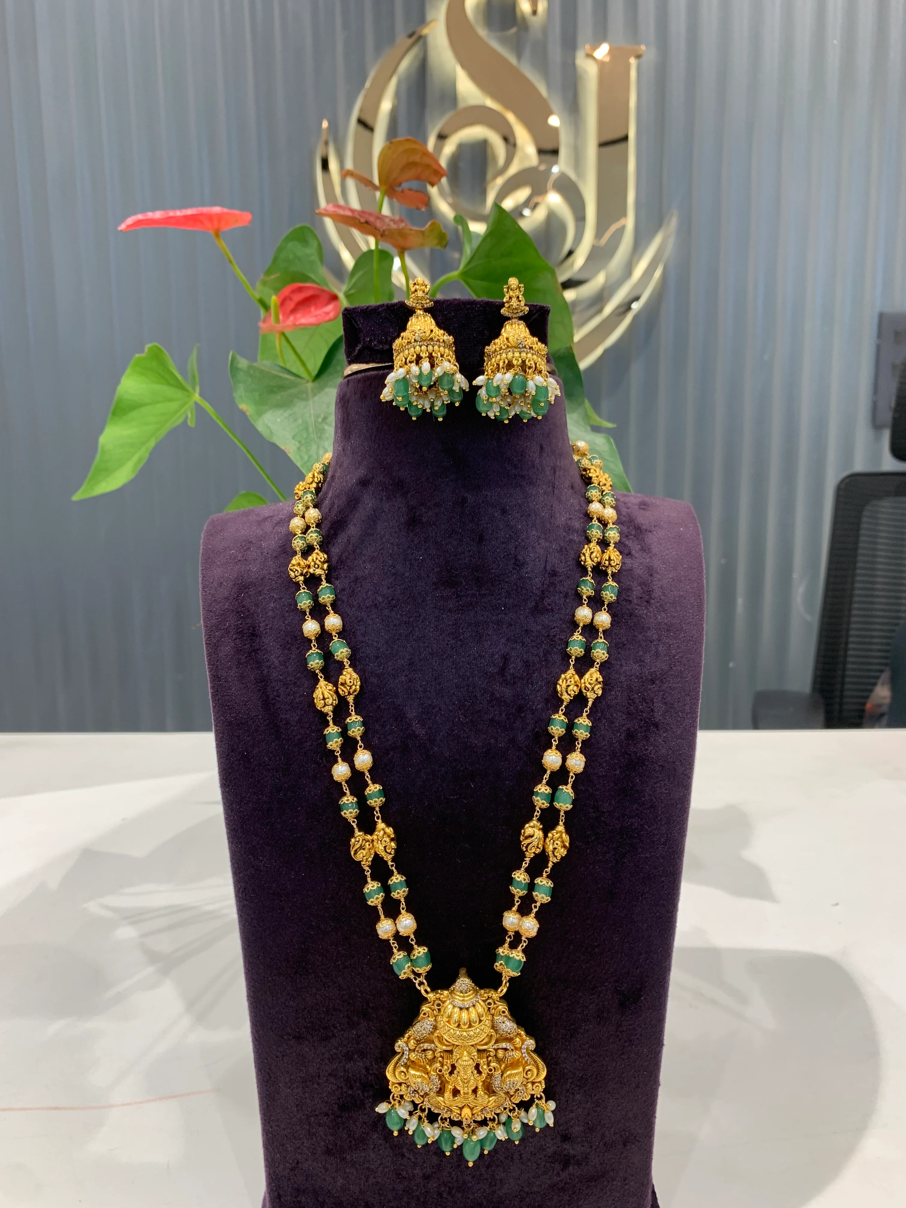 Beautiful customised nakshi beads set