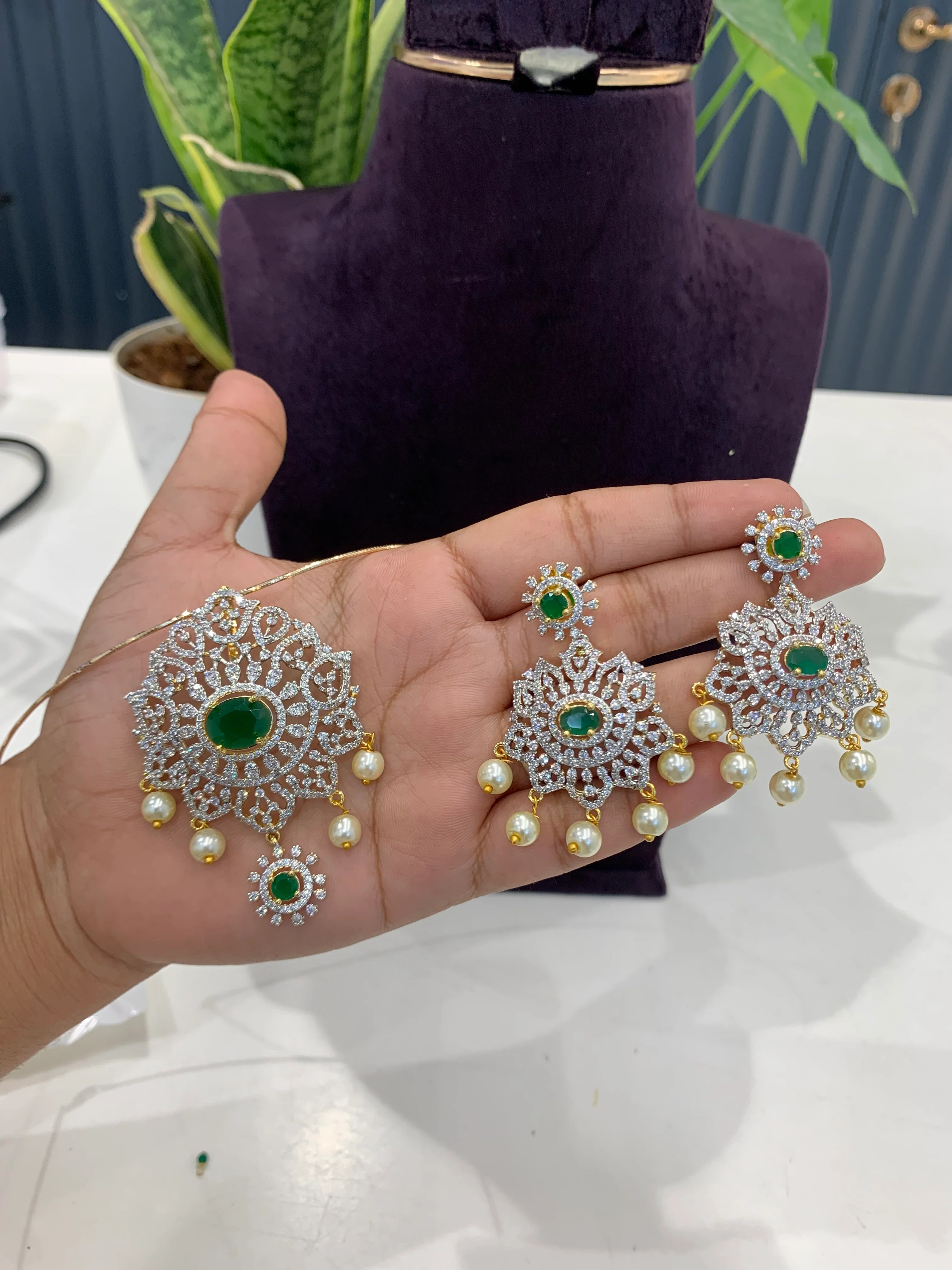 Beautiful detachable pendant with trendy hasli - Image 4