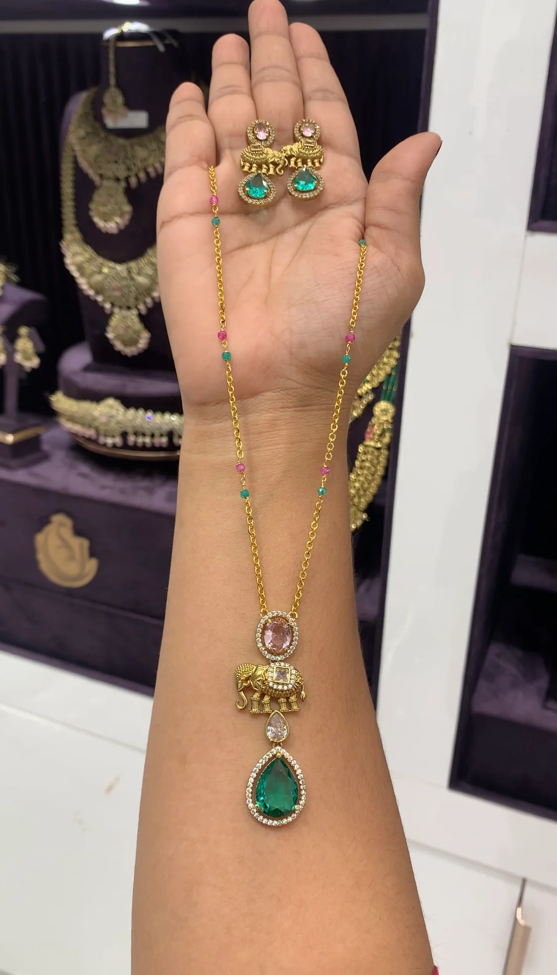 Beautiful Elephant locket set with chain