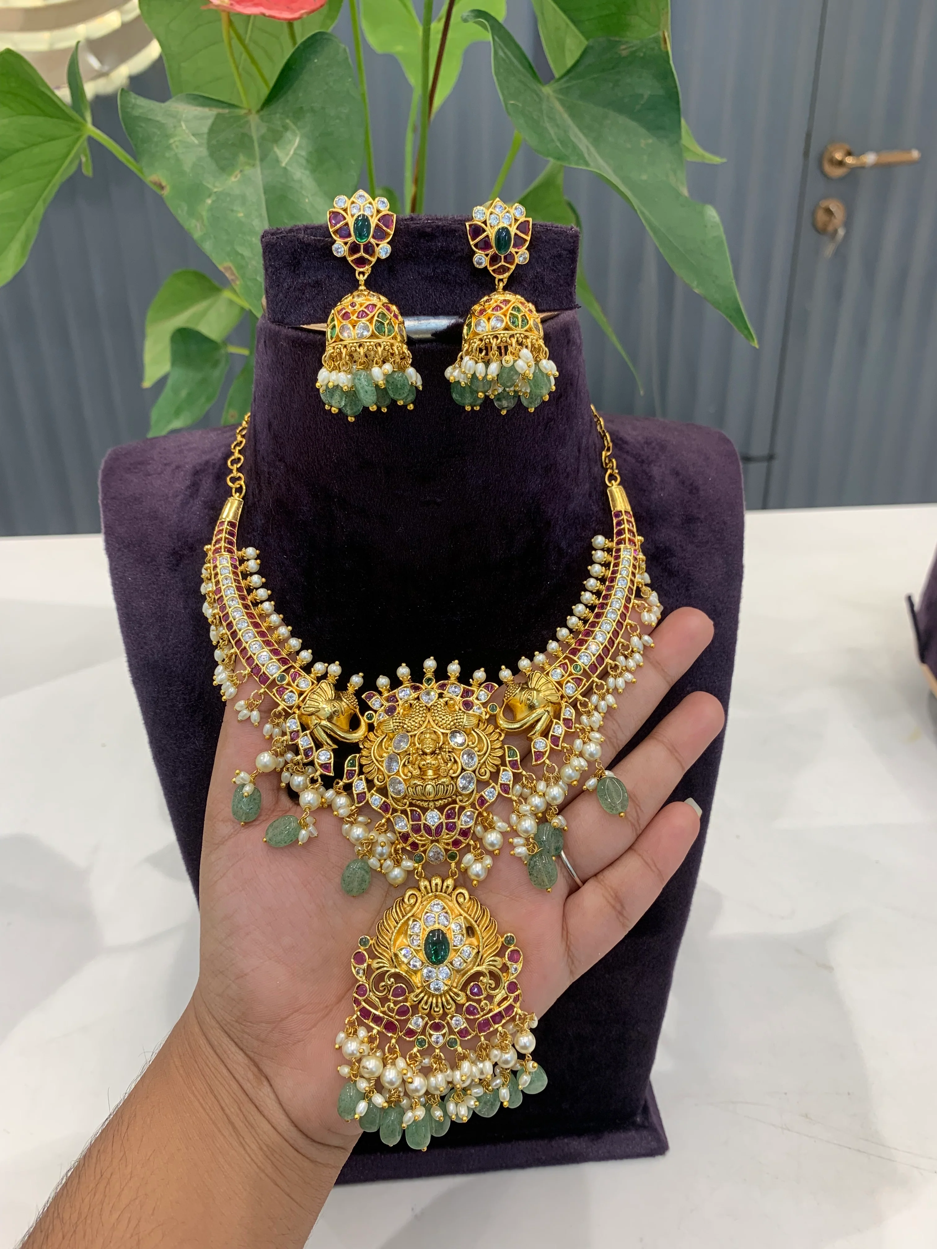 Beautiful jadav kundhan  style kanti pattern neckset - Image 3