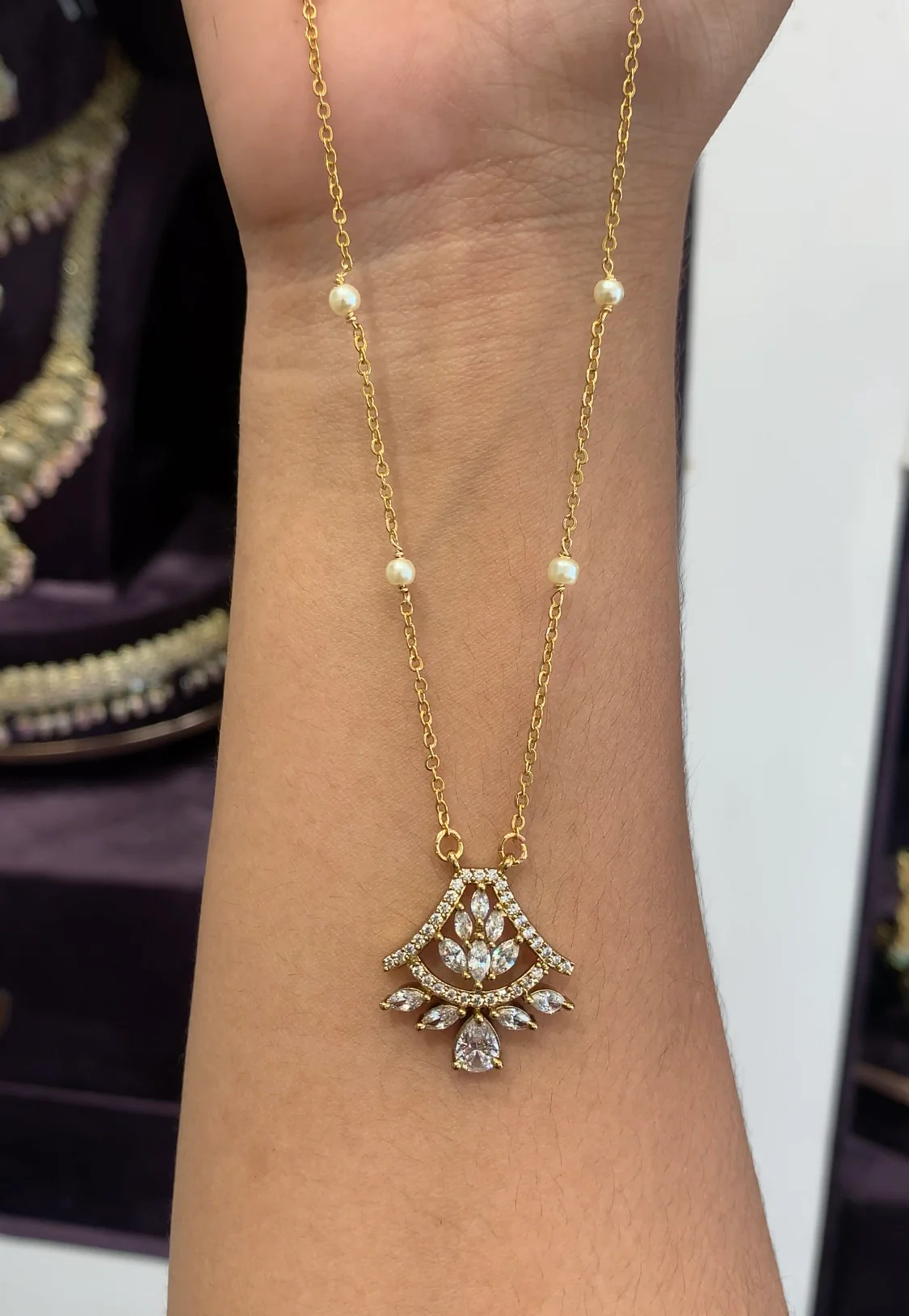 Beautiful locket with simple Chain - Image 2