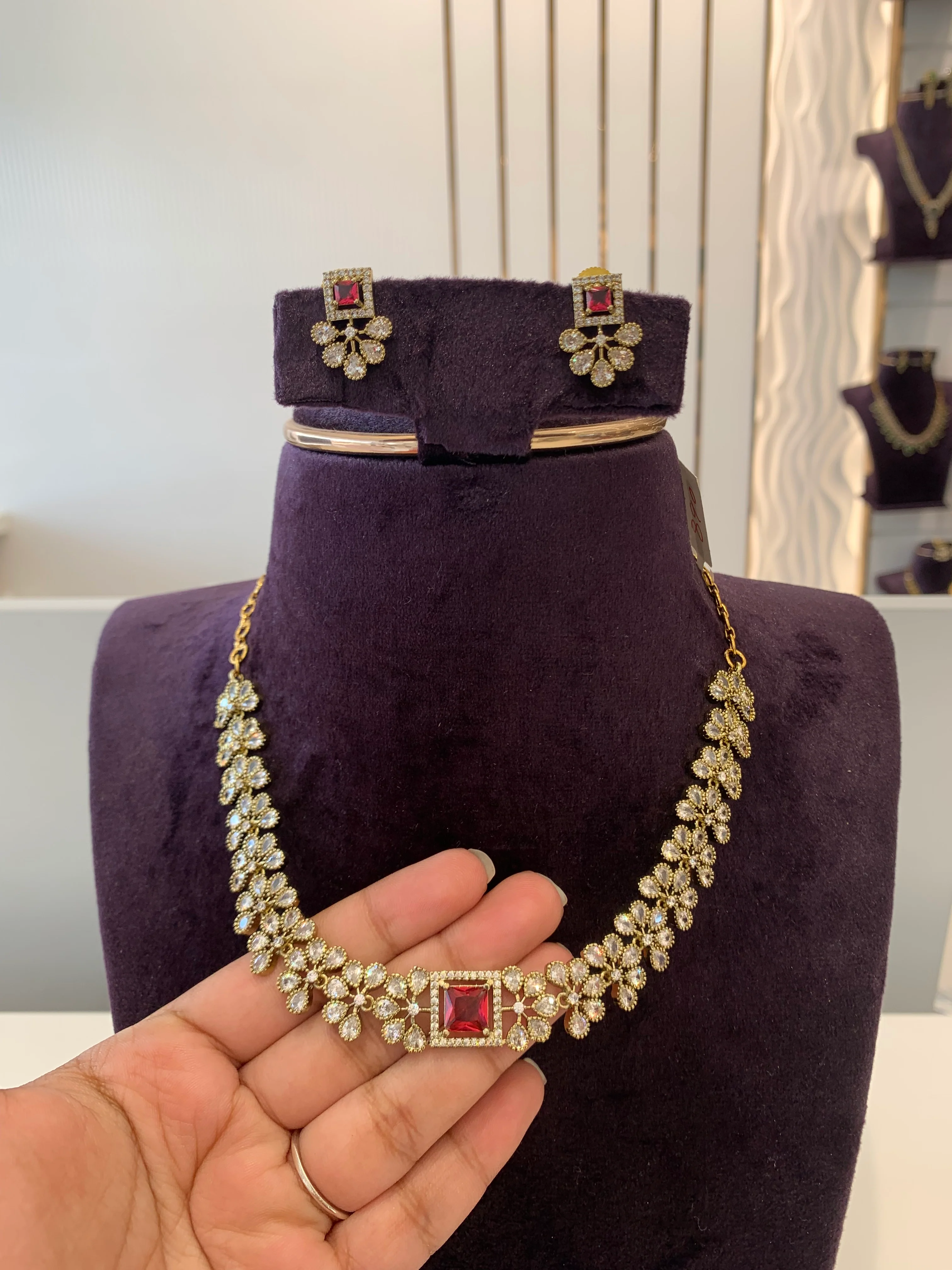Beautiful mehandi polish necklace - Image 3