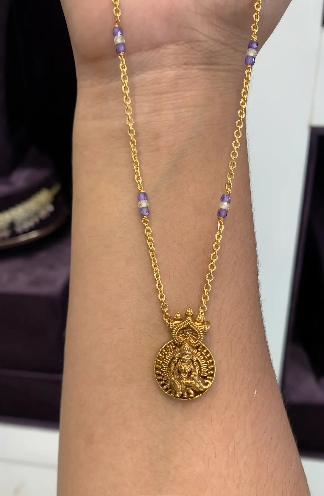 Beautiful Nakshi locket with chain - Image 2