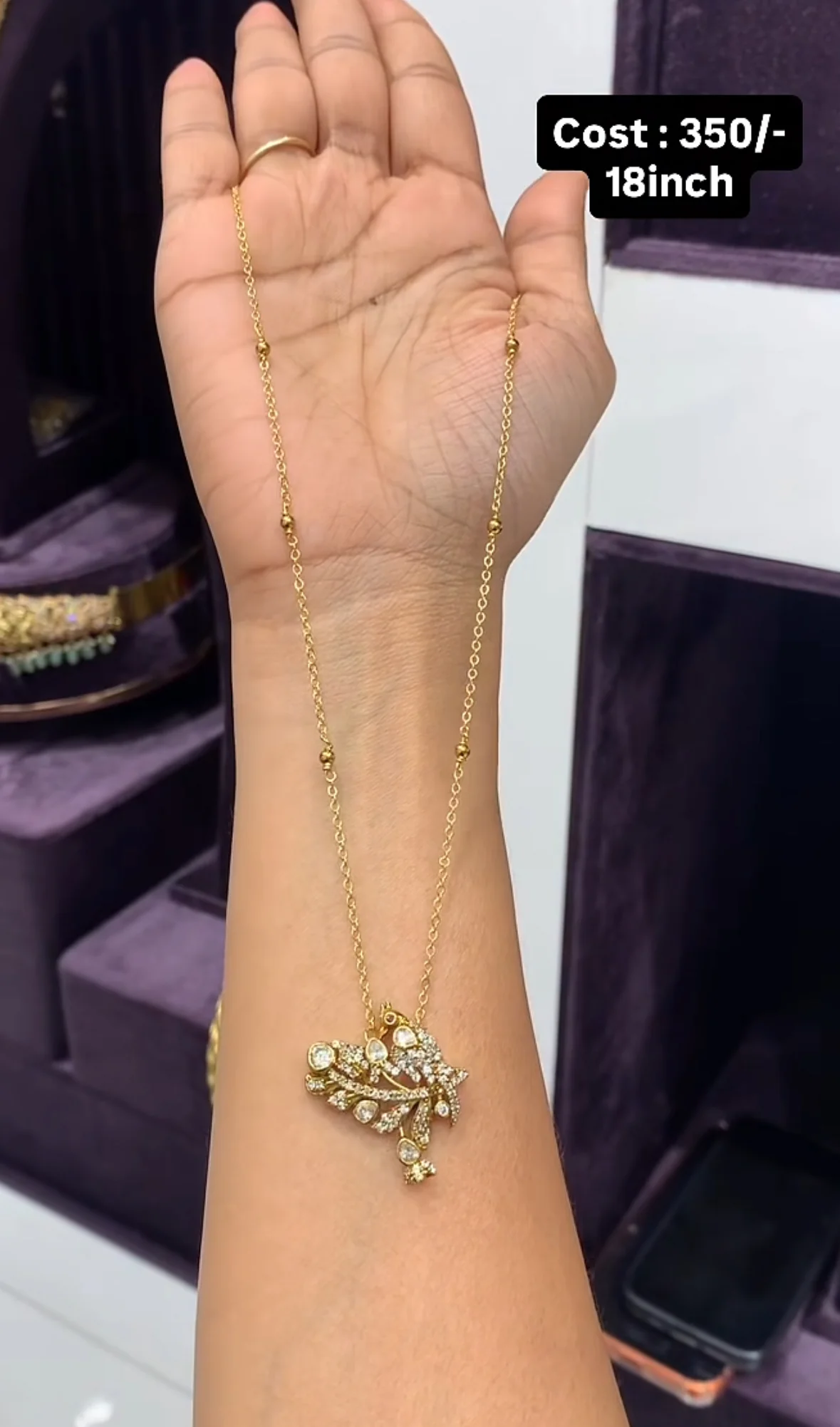 Beautiful pendant with customised chain
