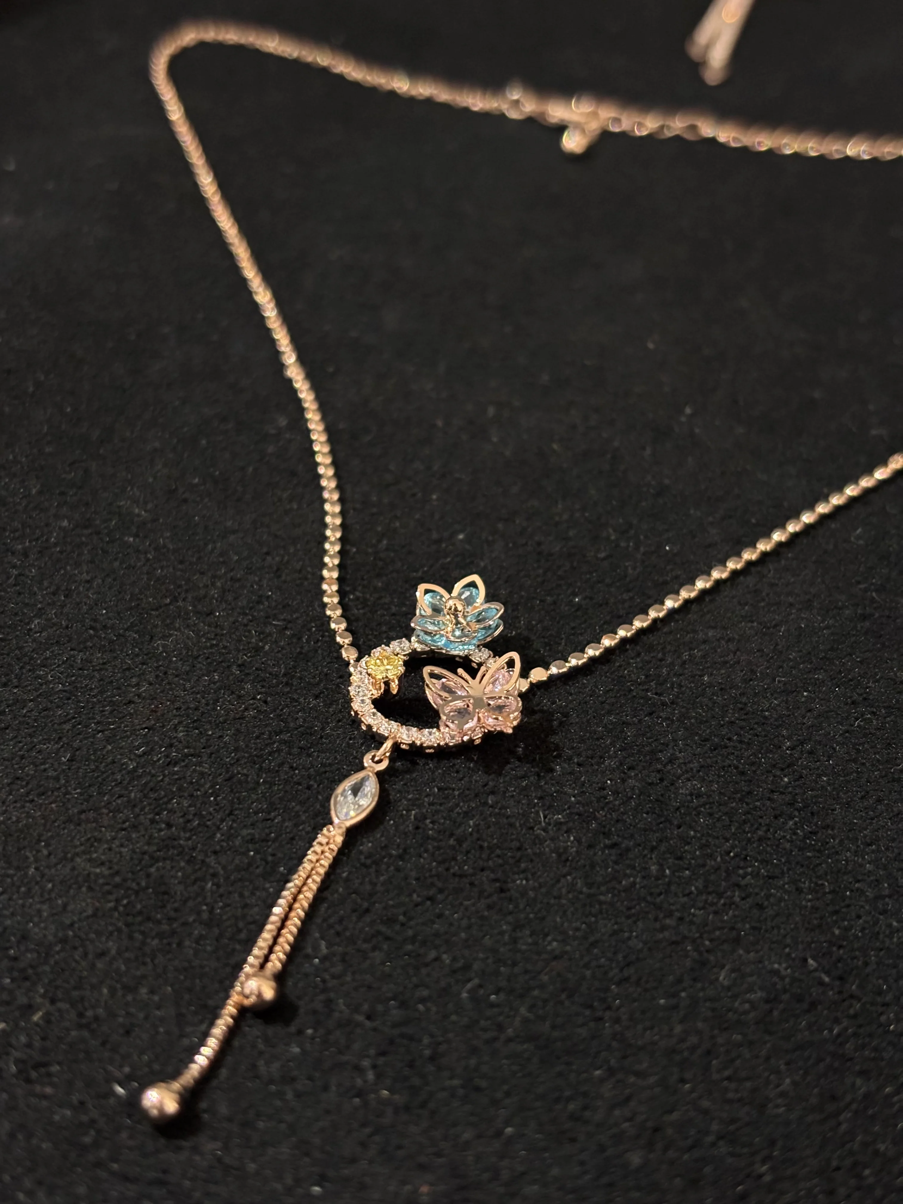 Beautiful rose gold polish necklace