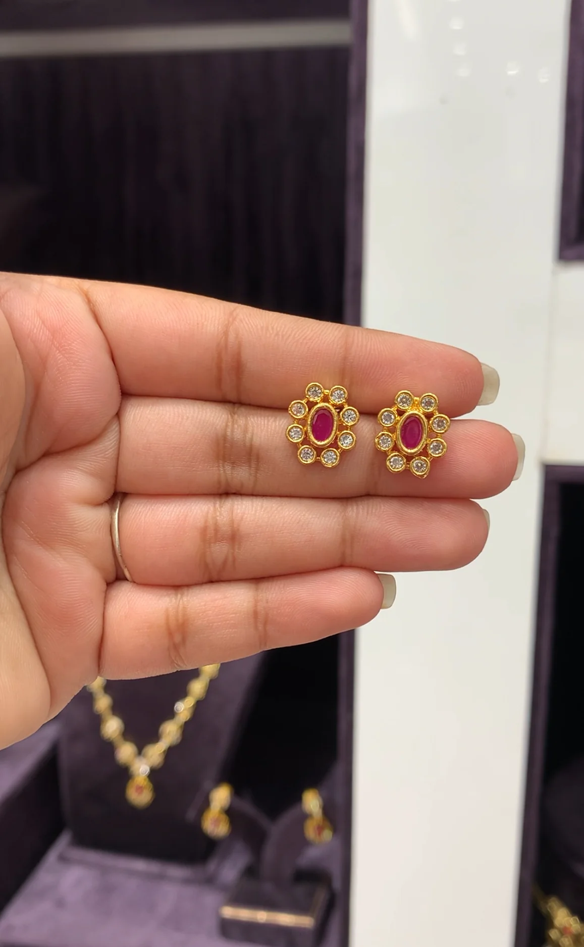Beautiful studs - Image 2