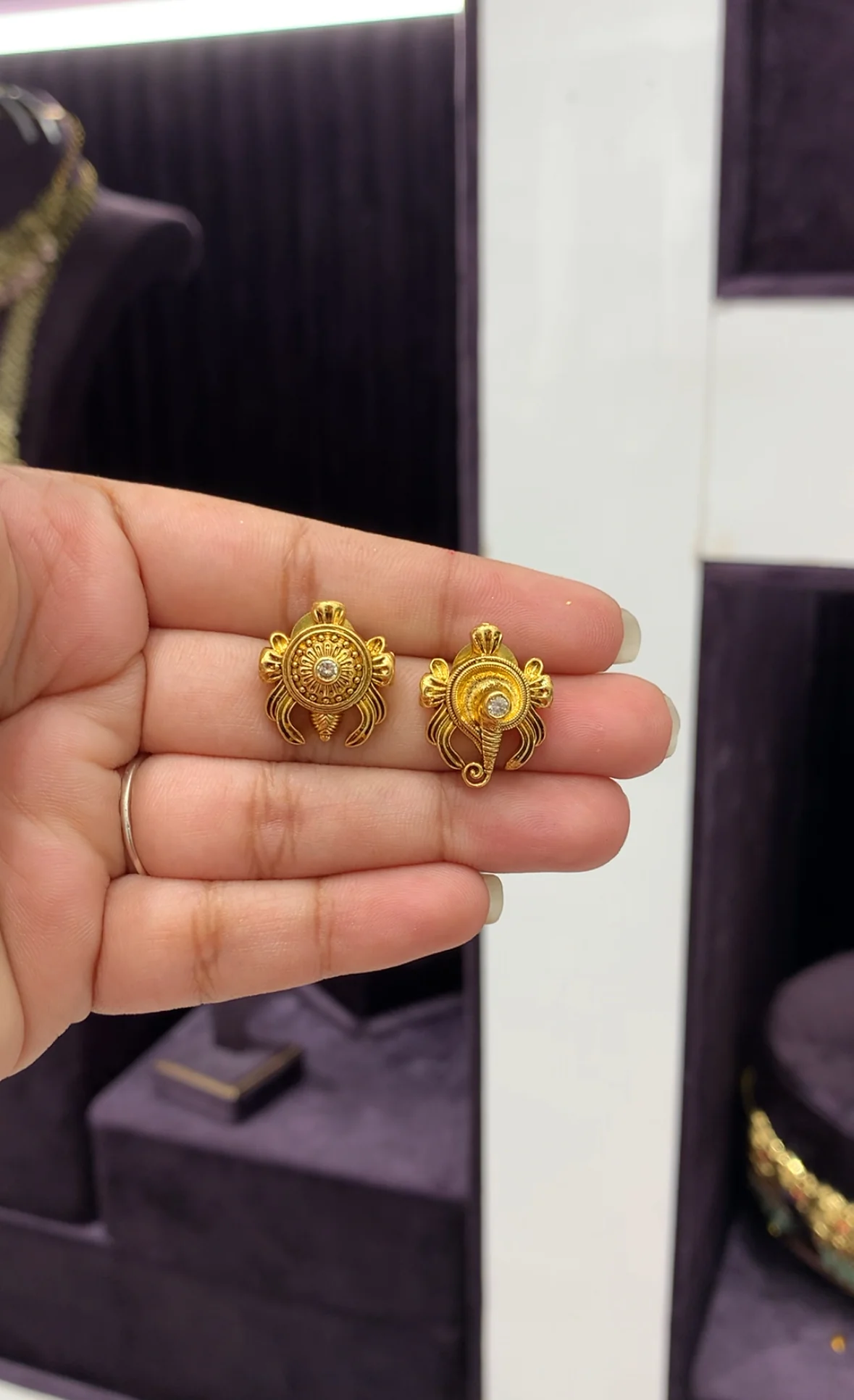 Beautiful traditional shenkuchakram studs - Image 2