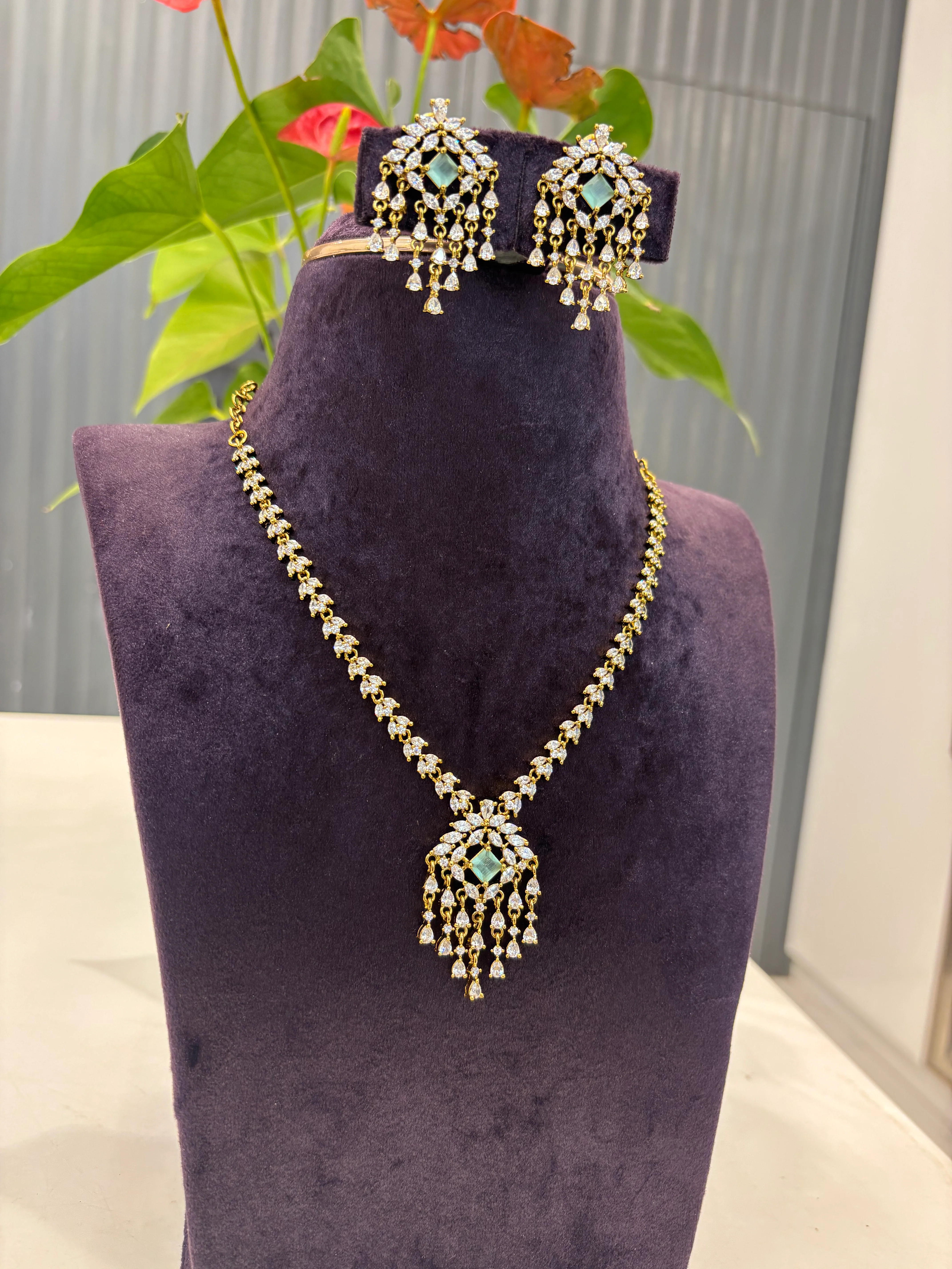Beautiful Victoria Necklace - Image 3