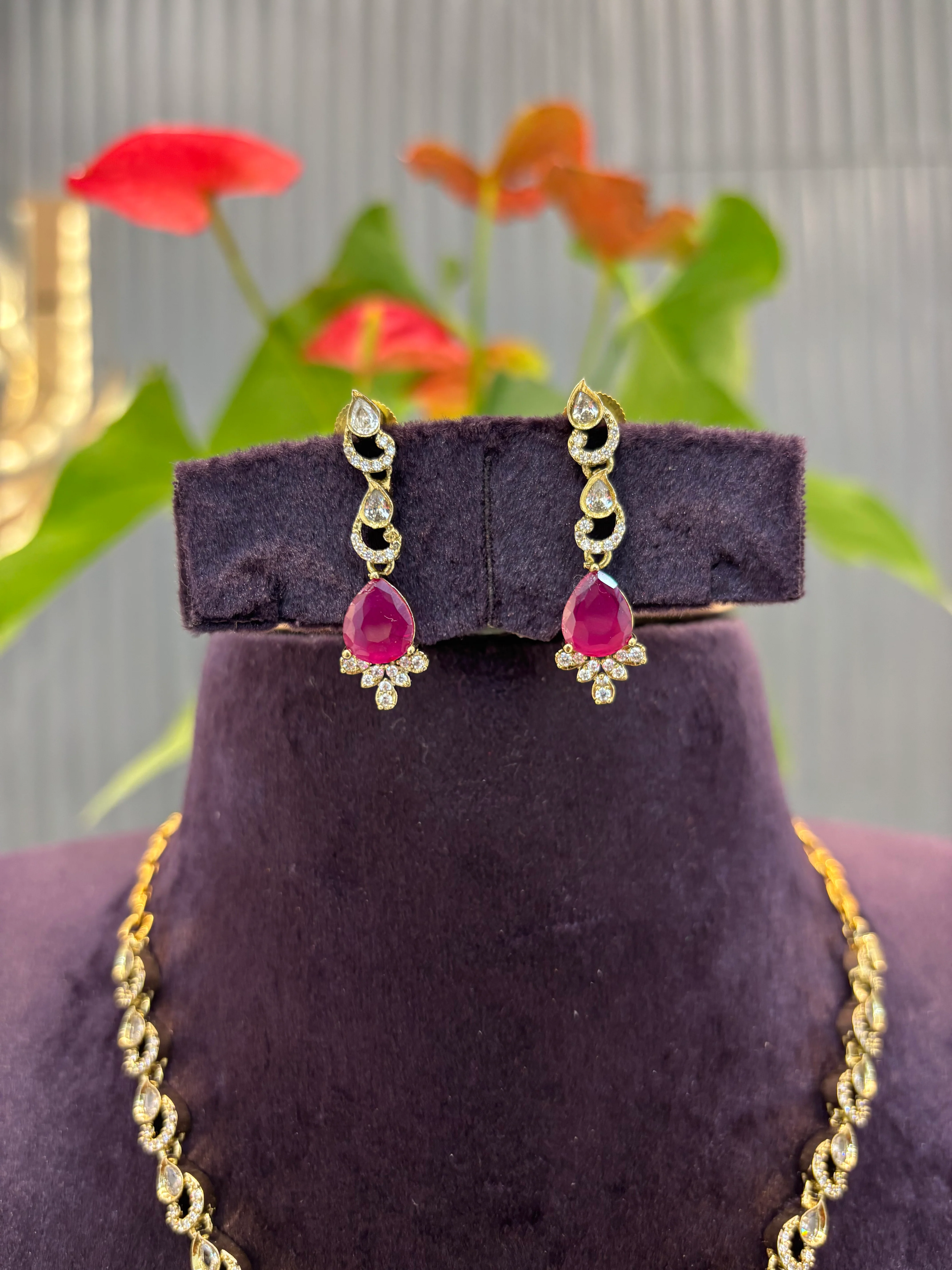 Beautiful Victoria Pink stone necklace - Image 2