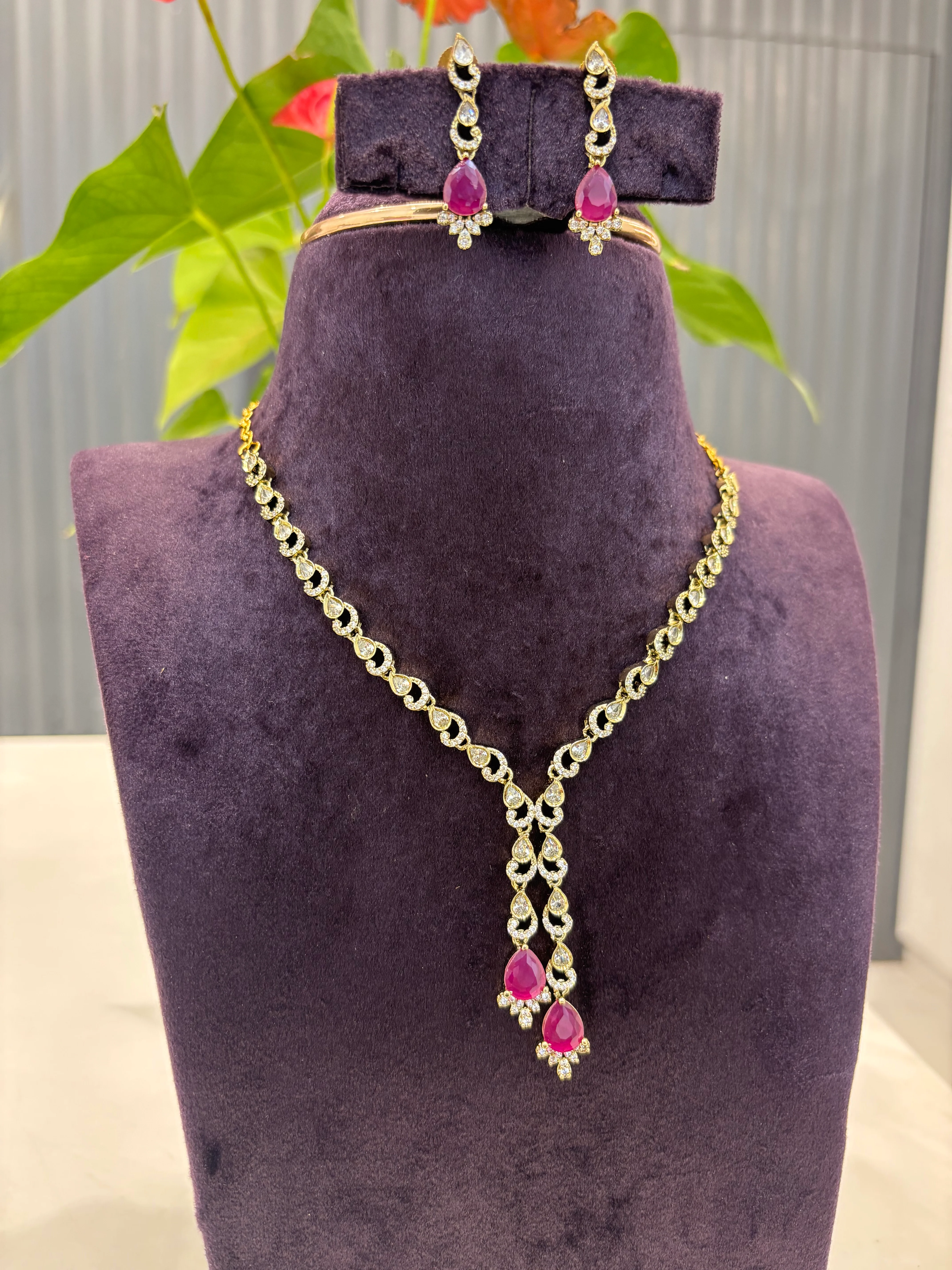 Beautiful Victoria Pink stone necklace - Image 3