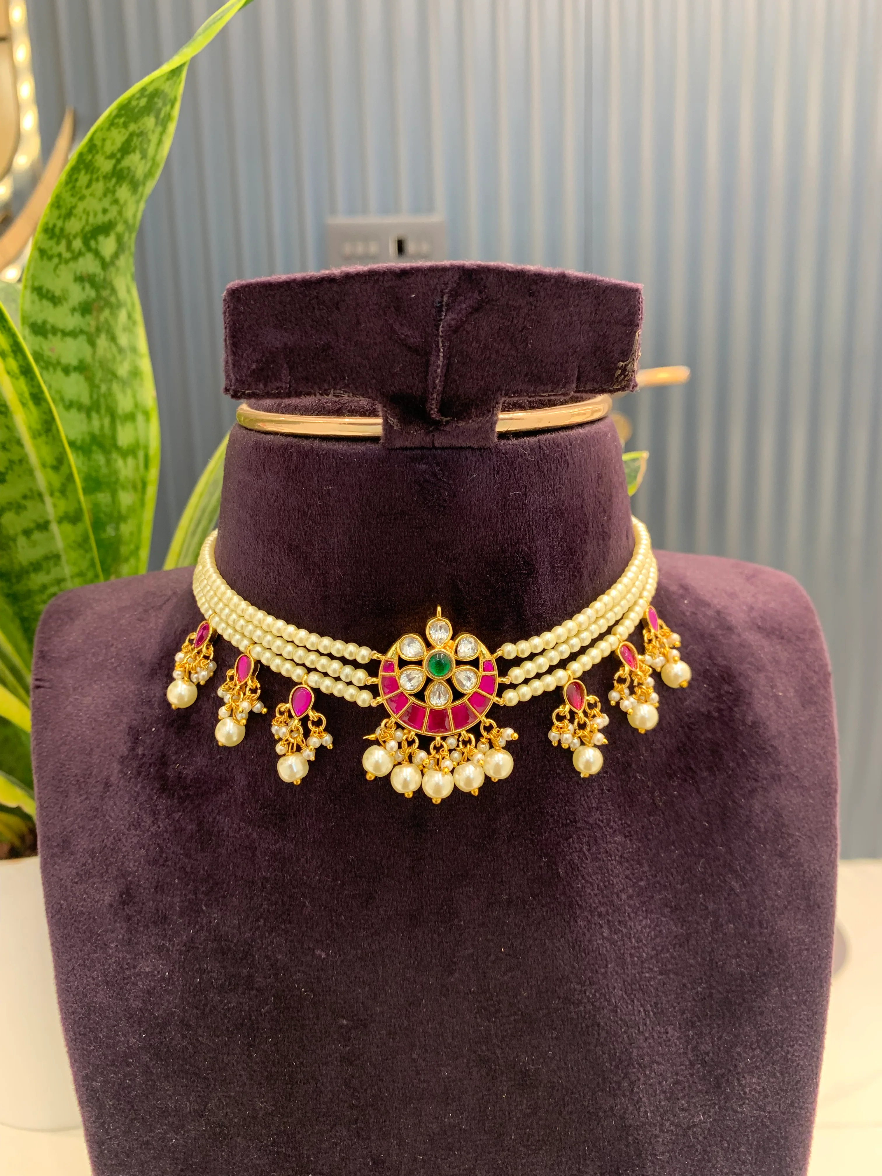 Beautiful white pearls Beads set  with jadav stone locket - Image 2